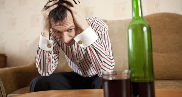 Alcoholic man who wants to stop drinking on his own