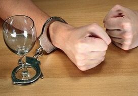 Alcohol dependence in the way of stopping drinking