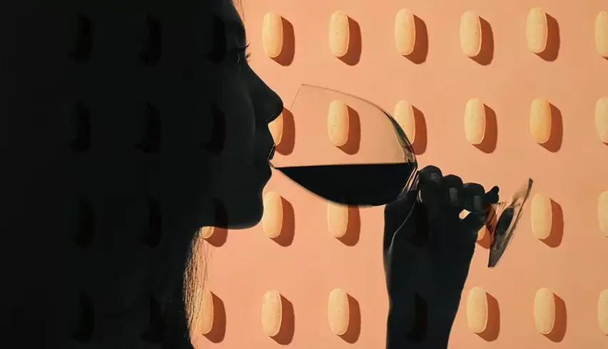 drinking alcohol and taking antibiotics at the same time